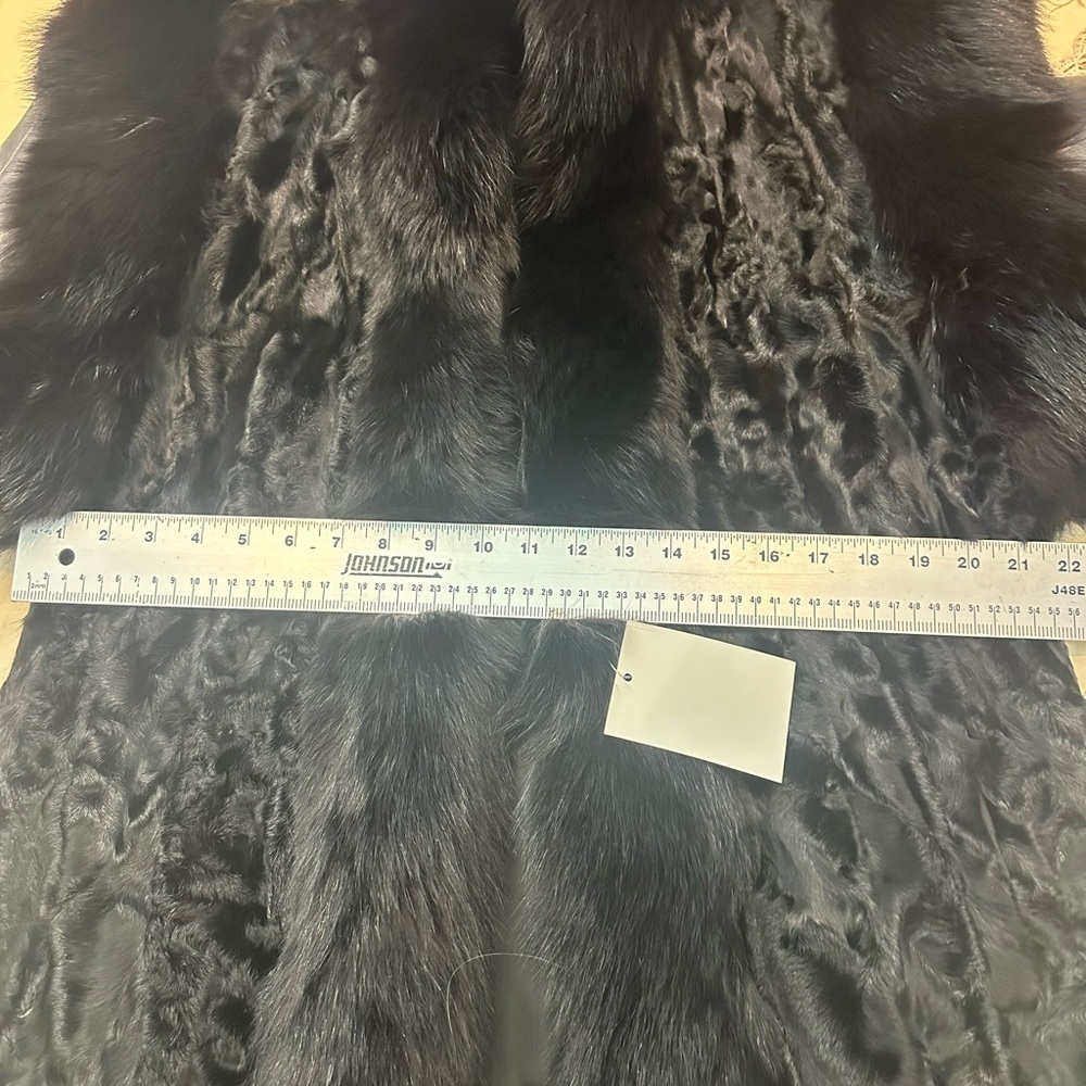Vintage Custom-Made Fur Jacket with Detachable Leather Sleeves - Picture 11 of 13